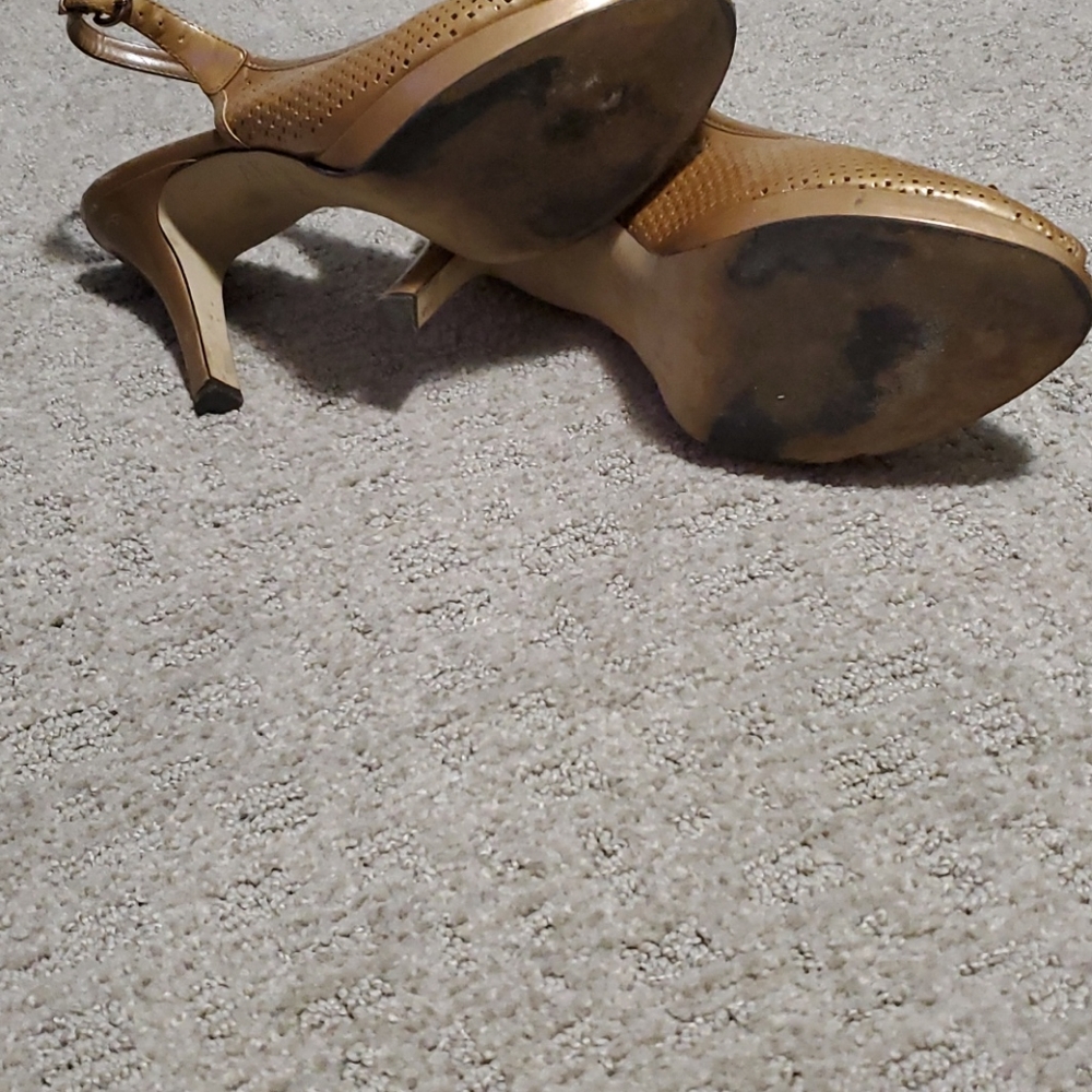 Beige heals - Picture 3 of 3